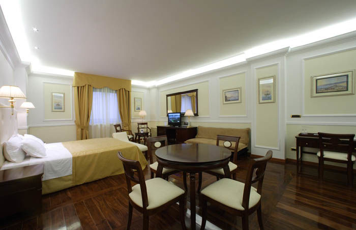 Tiberio Palace Hotel Napoli Værelse billede